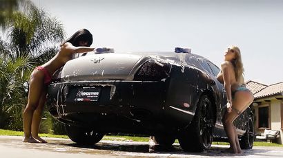 Seductive Big Bootie Mom Babes Looks Beautiful