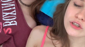 Sexy Amateur Cam Babes Making Out And Masturbating