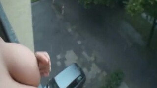 Deutsche Masturbiert Outdoor Im Regen