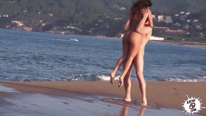 Leche 69 Franceska Jaimes Squirting On A Public Beach