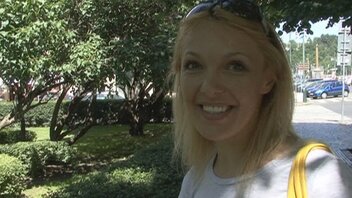 Czech Dude Fucks Russian MILF’s Cunt For Cash Outdoors