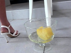 Stunning Blondie Pours Piss Over Herself