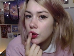 Juicy Cherry Blonde Teens Solo Action