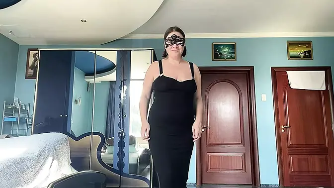 BUTT SEX EXPANDER IN THE HAIRY ASSHOLE OF A PRETTY WOMAN IN EBONY STOCKINGS AND AFRICAN DRESS  PREPARING THE GAPING ASS HOLE, TRAINING BUM