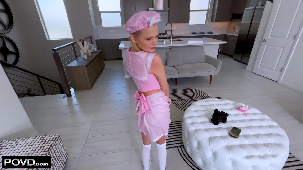 Cosplay Cum Dumpster Lets Photographer Play With Her Pussy” Aria Hidden=”true