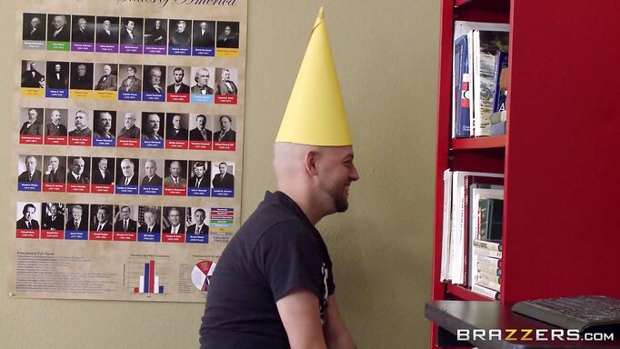 Horny Couple Bunks Class For Banging