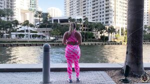 Hot Ass Hollywood   Race Me To The Bedroom In 4K