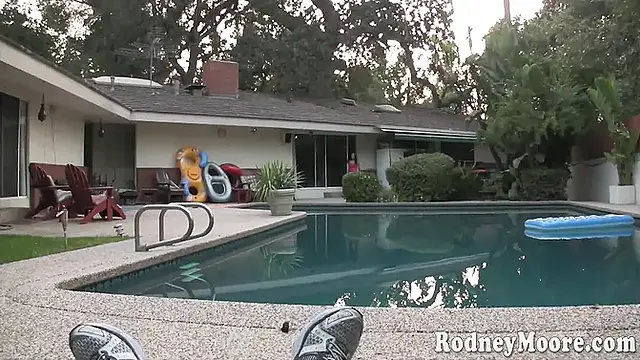 Hairy Aughties Waitress Says Yes To Cum