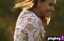 Natural Small Tits MILF Revealed Stunning Body While Posing In The Nature