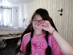 Cute Faced Amateur Shows Her Feet And Pussy On A Webcam