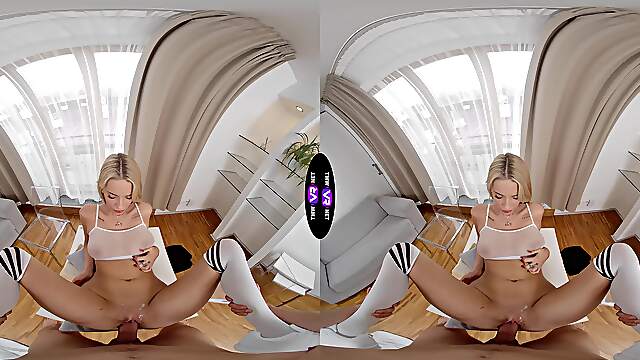 Naomi’s Luscious Love Tunnels Engulf In VR