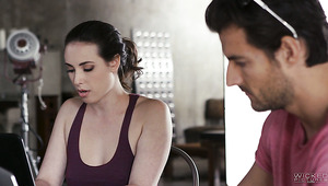 Kinky American GF Casey Calvert Turns Stud On With Passionate Kiss