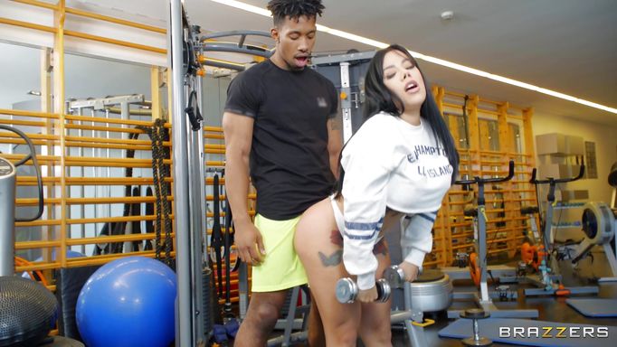 Horny Babe Ready To Stretch Everything