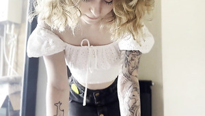 Sexy Hussie With Dick Sucking Eyes Gives Me A Long And Sloppy Blowjob That Makes Me Cum In Her Mouth