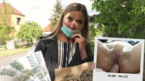 Czech Streets – Food Massacre In The Car