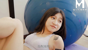 Chinese Foursome Sex With Two Busty Babes At The Gym