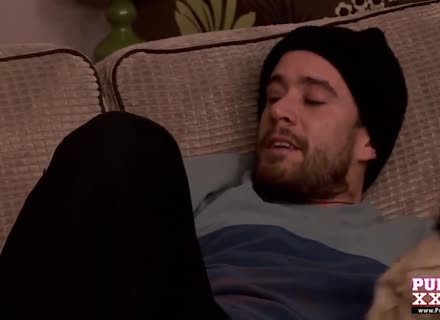 Ebony Skank In Glasses Hops On White Schlong