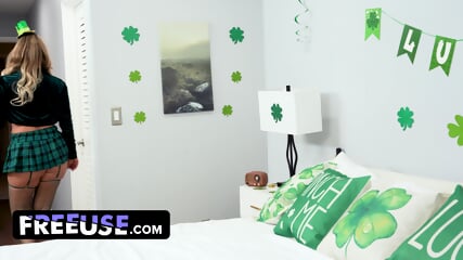 🍀 St. Patty's Day Fuck Tradition: Follow A Girl In Green And Get Lucky All Year